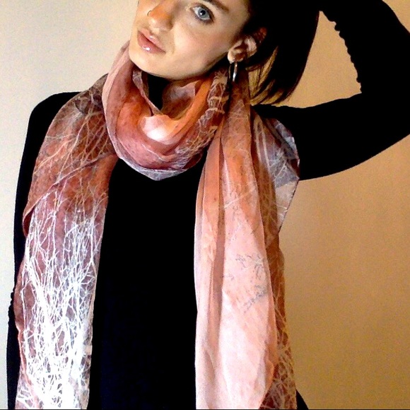 - DANIER 100% silk scarf NWT - Picture 4 of 4